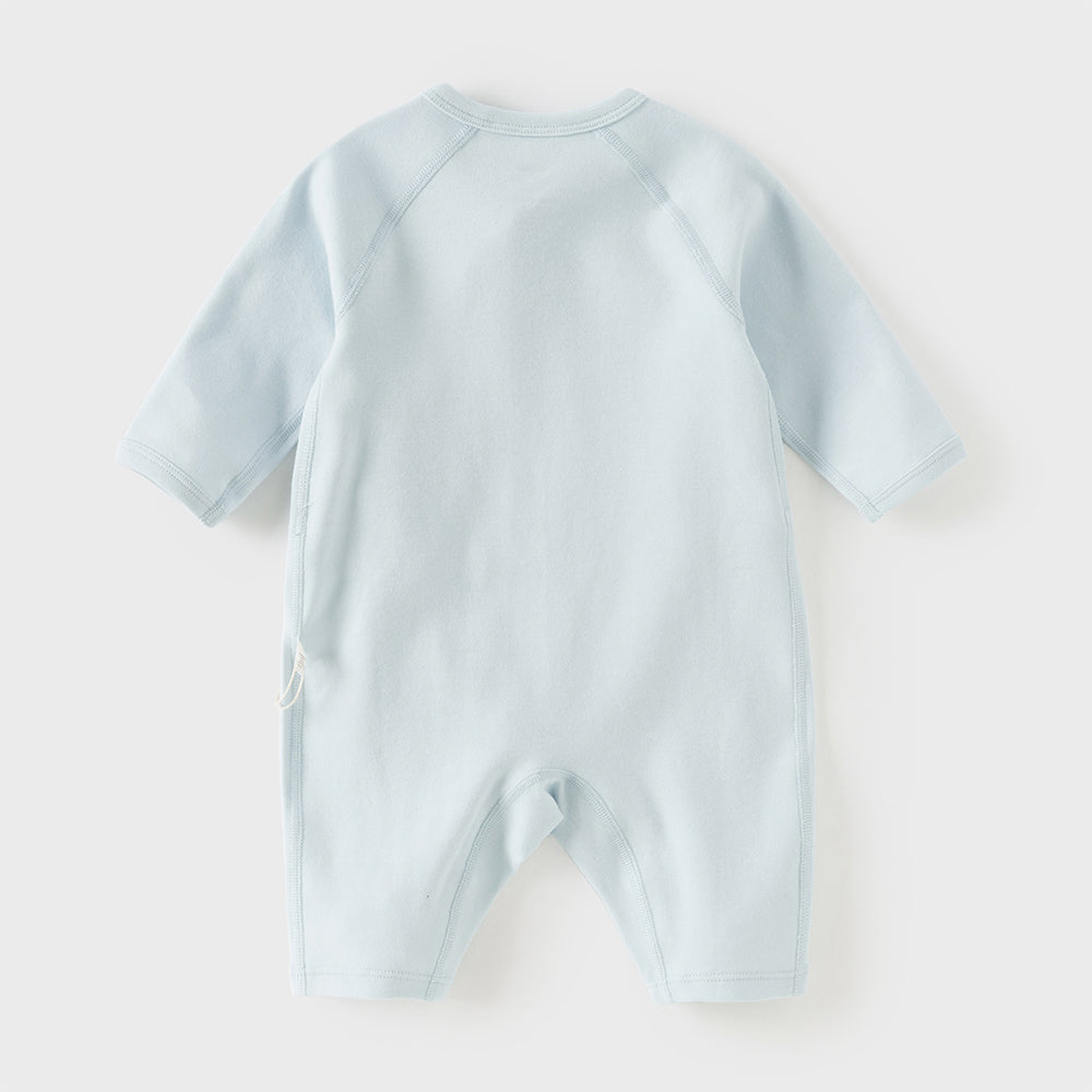 رومبر أطفال من القطن 100% برباط جانبي — متوفر باللون الوردي الفاتح / الأصفر الفاتح / الأزرق الفاتح، مع تطريز دب لطيف