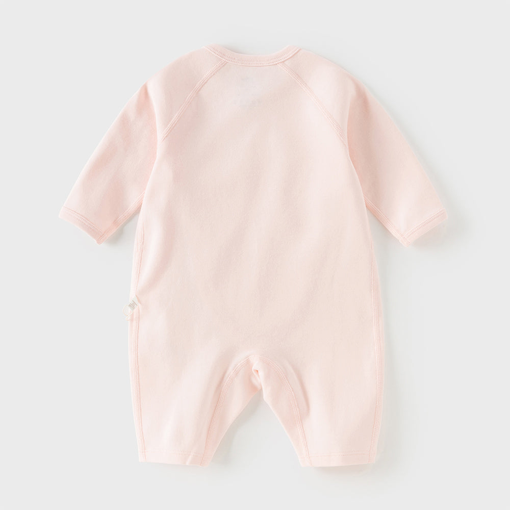 رومبر أطفال من القطن 100% برباط جانبي — متوفر باللون الوردي الفاتح / الأصفر الفاتح / الأزرق الفاتح، مع تطريز دب لطيف