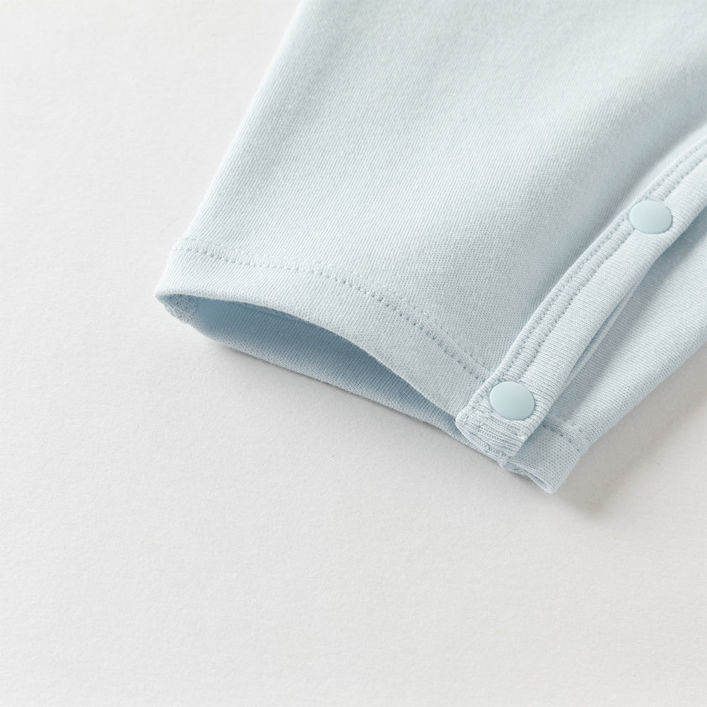 رومبر أطفال من القطن 100% برباط جانبي — متوفر باللون الوردي الفاتح / الأصفر الفاتح / الأزرق الفاتح، مع تطريز دب لطيف