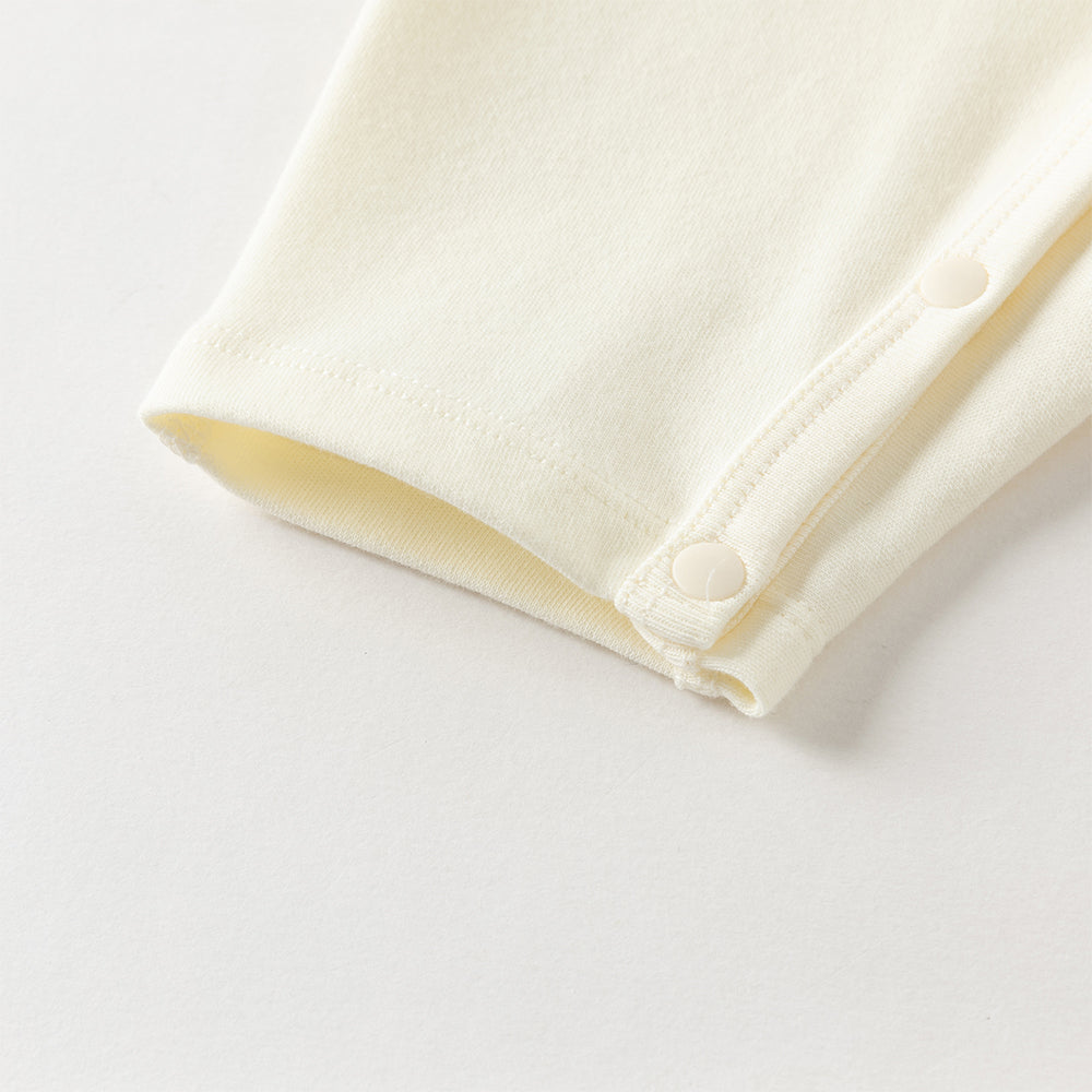 رومبر أطفال من القطن 100% برباط جانبي — متوفر باللون الوردي الفاتح / الأصفر الفاتح / الأزرق الفاتح، مع تطريز دب لطيف