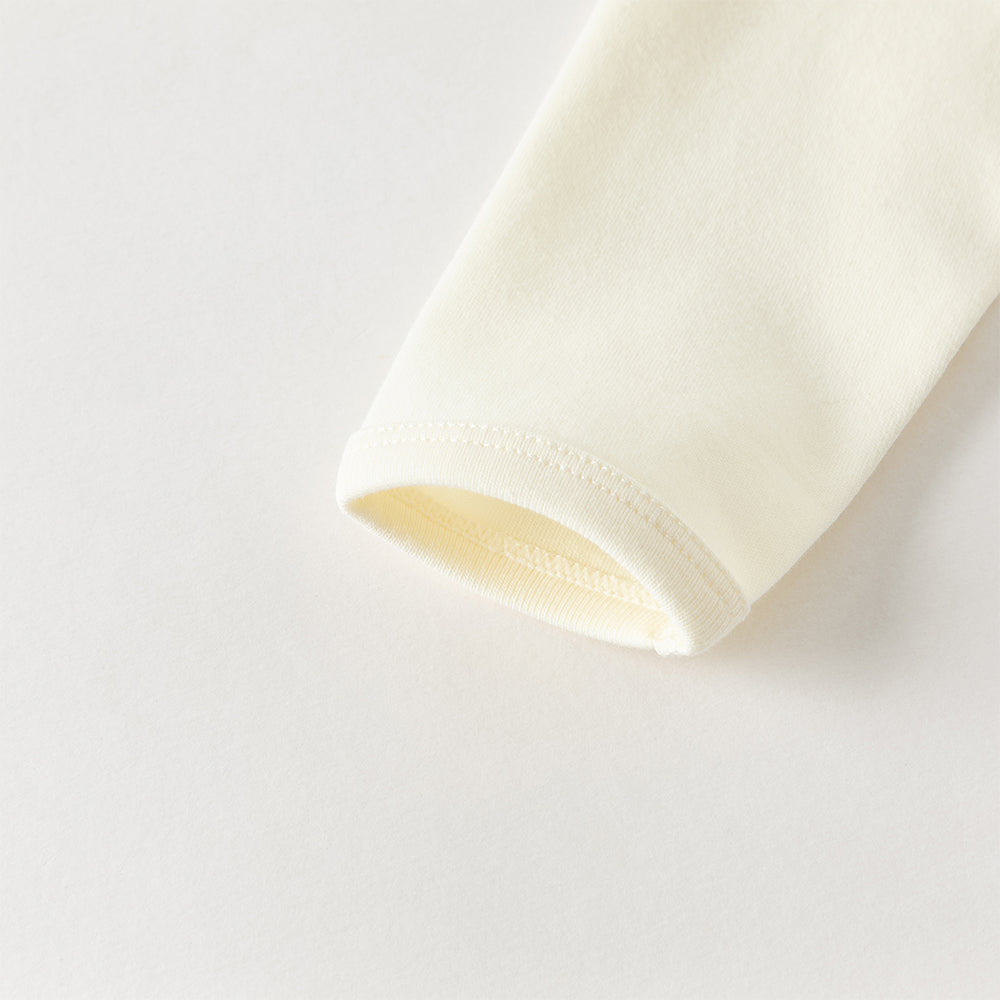 رومبر أطفال من القطن 100% برباط جانبي — متوفر باللون الوردي الفاتح / الأصفر الفاتح / الأزرق الفاتح، مع تطريز دب لطيف