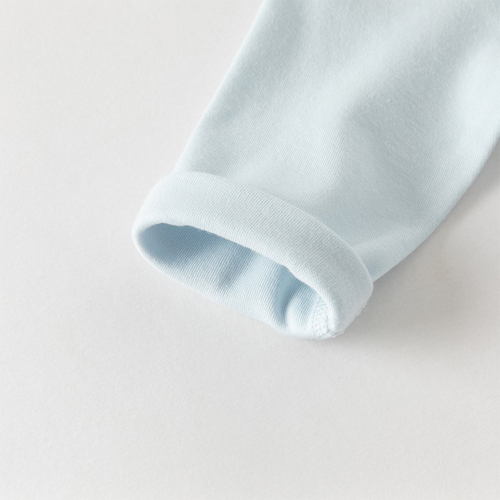 رومبر أطفال من القطن 100% برباط جانبي — متوفر باللون الوردي الفاتح / الأصفر الفاتح / الأزرق الفاتح، مع تطريز دب لطيف