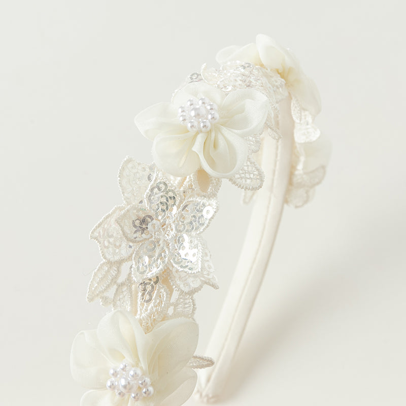 فستان بنات طويل الأكمام من التول باللون البيج بأسلوب أميرة مع تطريز فاخر