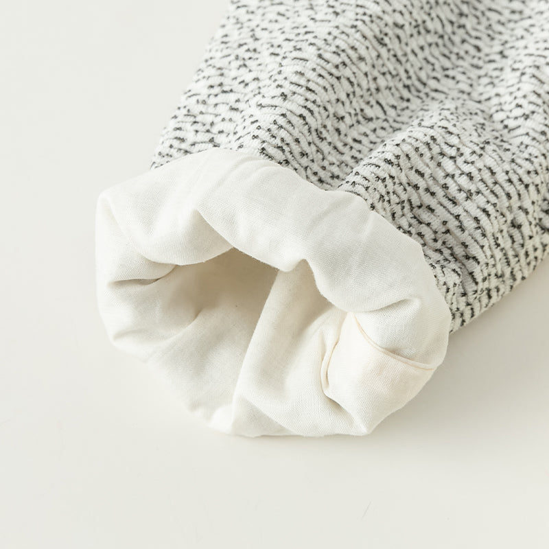 فستان بنات طويل الأكمام من قماش تويد أسود وأبيض مع تنورة تول باللون البيج بأسلوب أميرة