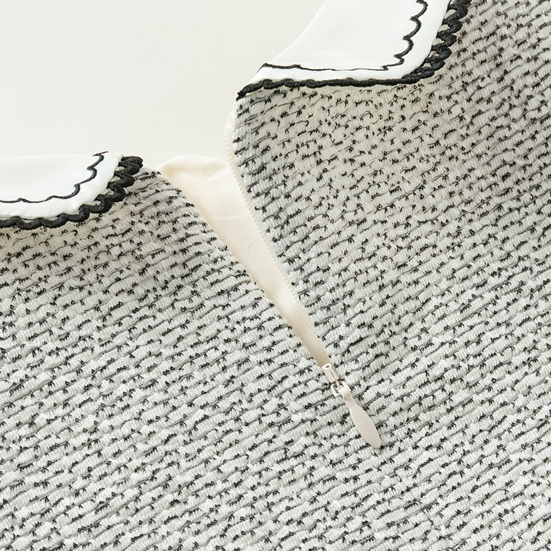 فستان بنات طويل الأكمام من قماش تويد أسود وأبيض مع تنورة تول باللون البيج بأسلوب أميرة