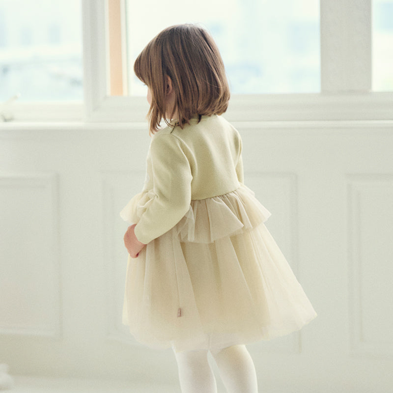 فستان بنات بأكمام طويلة باللون الأصفر بقماش محبوك وتنورة تول، ستايل كاجوال راقٍ