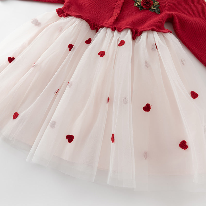 فستان أميرة للأطفال بأكمام طويلة من التريكو الأحمر مع تنورة من التول، مزين بنقاط حمراء على شكل قلوب
