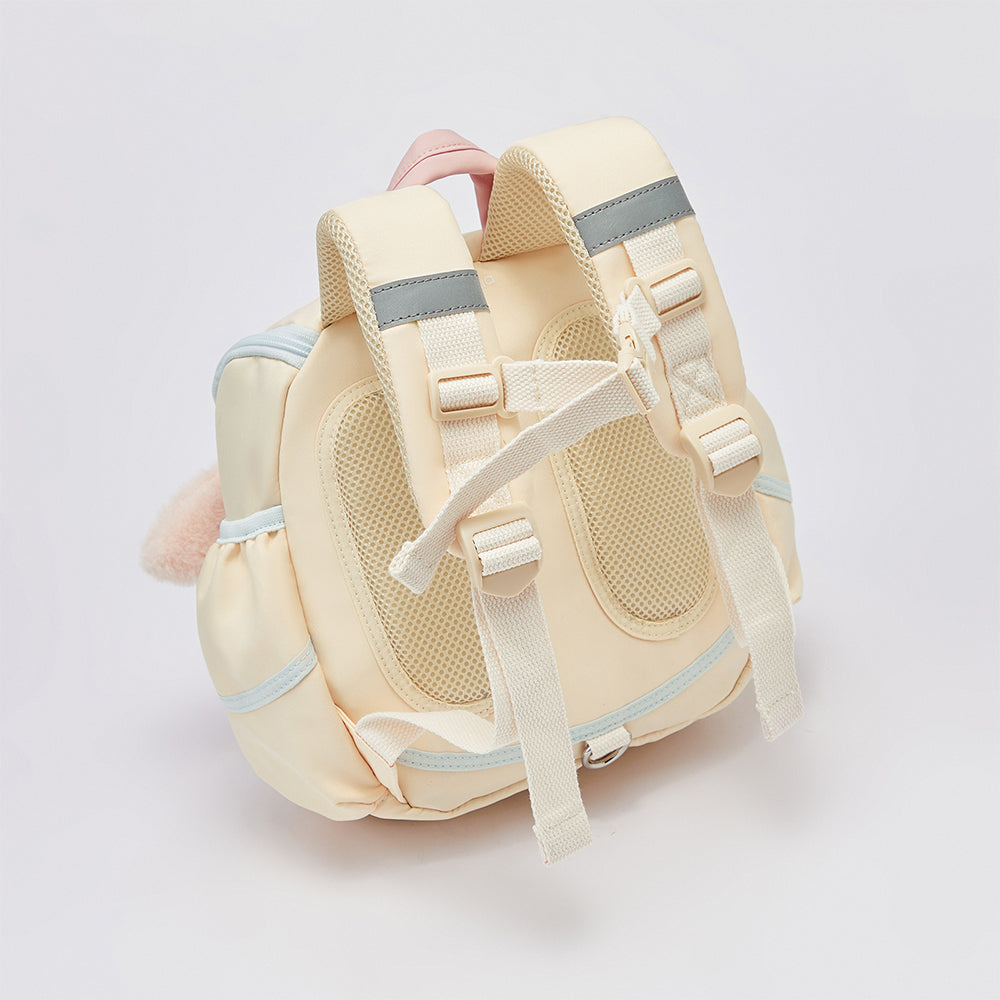 حقيبة ظهر مدرسية لطيفة للبنات الصغيرات بشكل أرنب من الفرو باللون البيج مع حزام قابل للتعديل