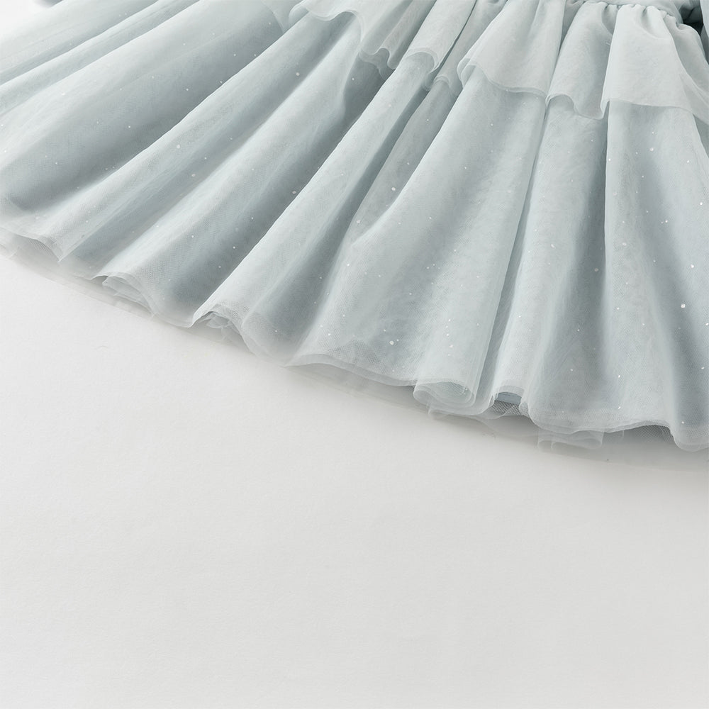 فستان للبنات الصغيرات بأكمام طويلة من التول باللون الرمادي الأزرق بتصميم أميري مزين بعقدة ودانتيل الزهور