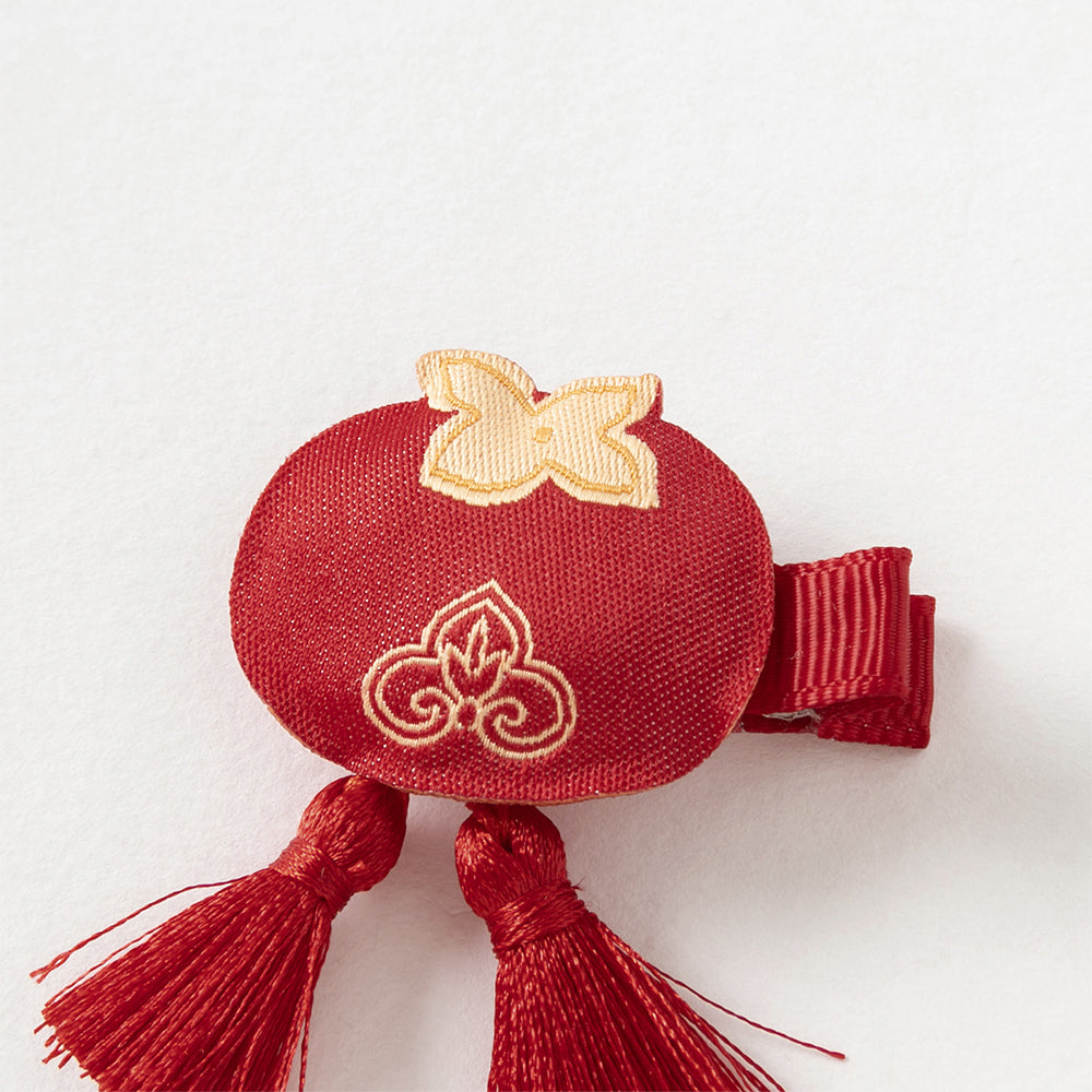 مشابك شعر حمراء بطابع صيني مع شرّابات – قطعتان بتطريز السحب المباركة للبنات