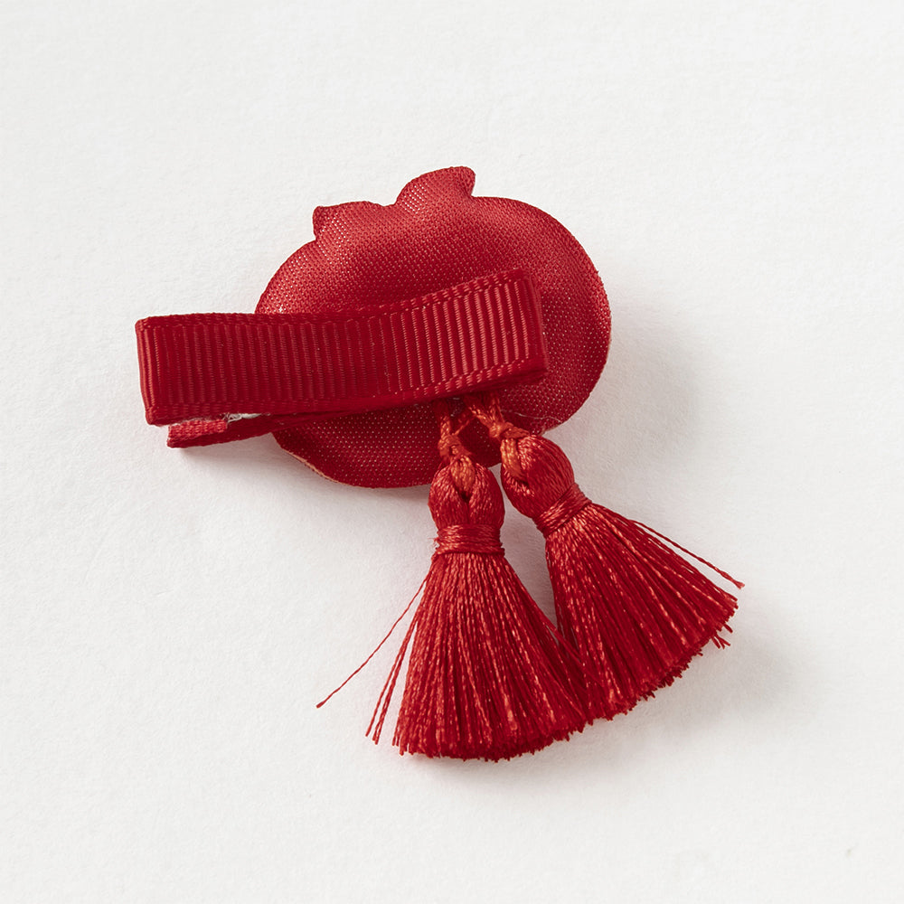 مشابك شعر حمراء بطابع صيني مع شرّابات – قطعتان بتطريز السحب المباركة للبنات