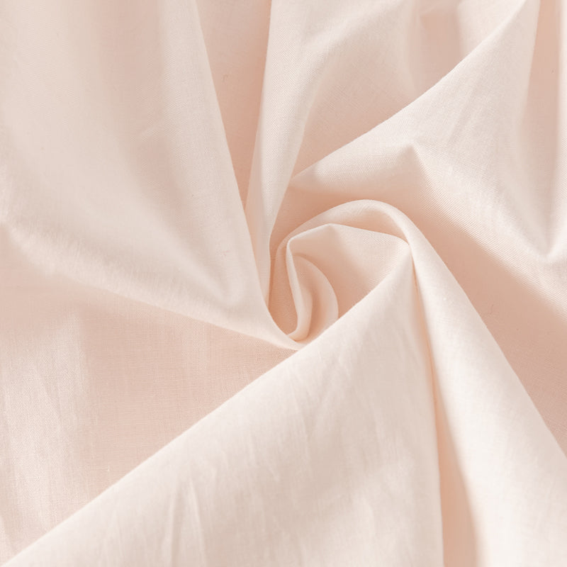 فستان بنات صيفي من التول باللون الوردي مزين بتطريز زهور لامعة بأسلوب أميرة