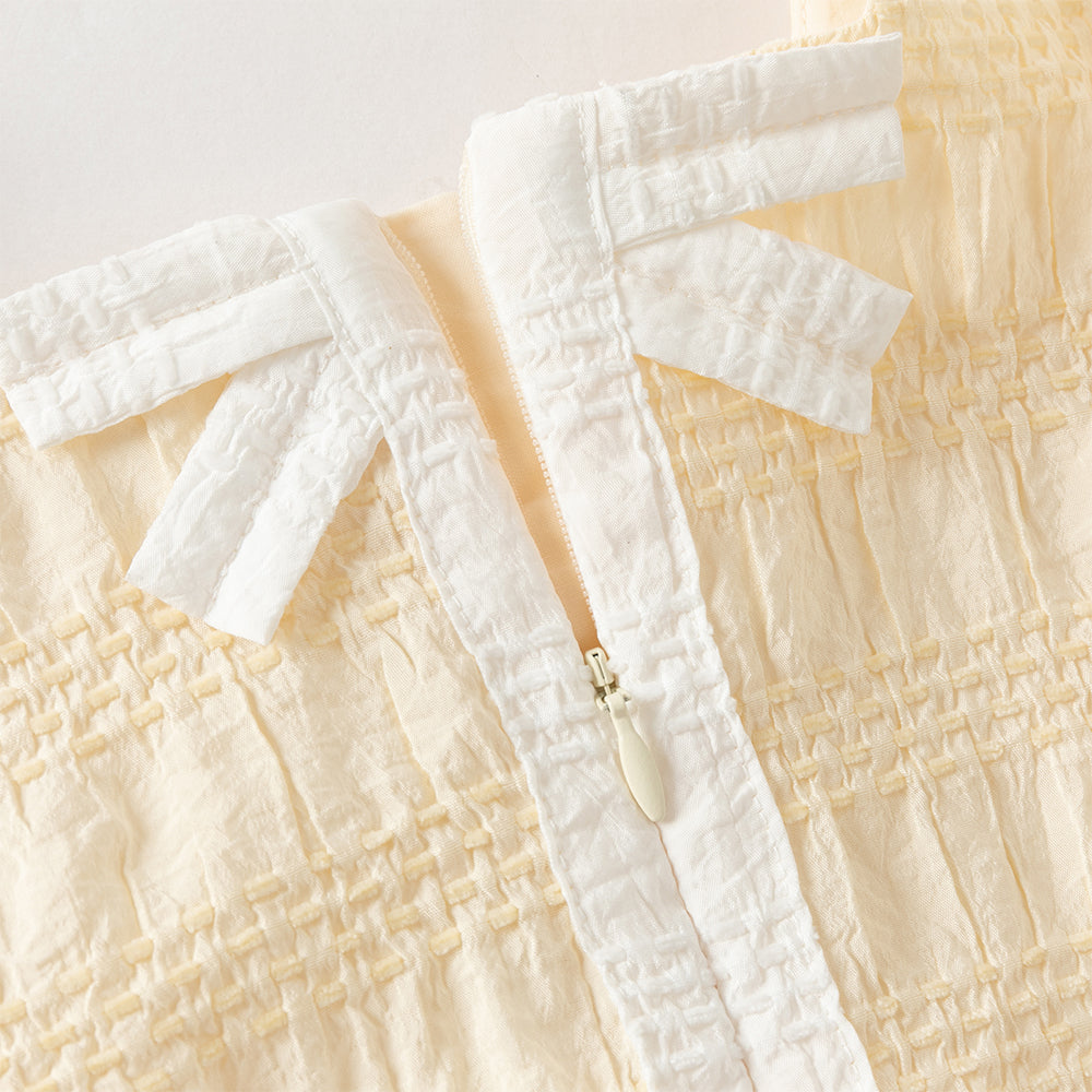 فستان بنات صيفي أصفر بياقة مربعة وأكمام كاب مزين بعقدة وحواف مكشكشة