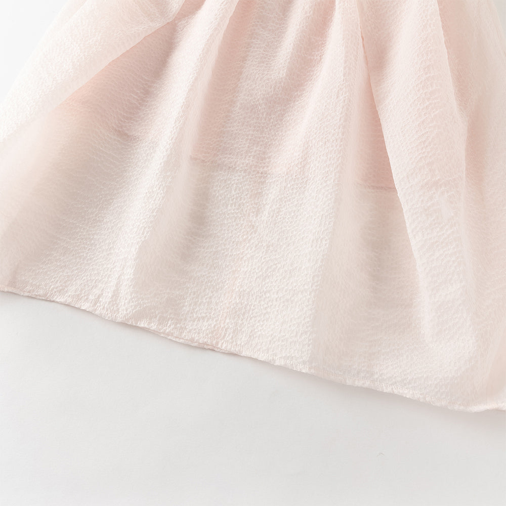 فستان بنات صيفي وردي فاتح بياقة دائرية وأكمام منفوشة من قماش محبك (ملمس بارز) بأسلوب أميرة