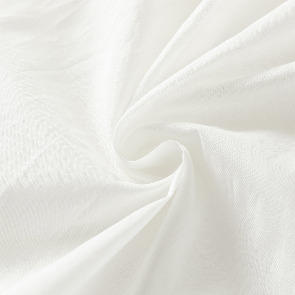 فستان بنات صيفي أبيض بياقة دائرية وأكمام كاب بتصميم مطوي بقصة واسعة على شكل حرف A أنيقة