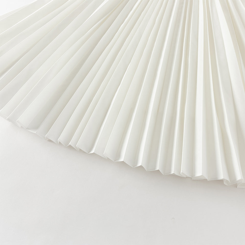 فستان بنات صيفي أبيض بياقة دائرية وأكمام كاب بتصميم مطوي بقصة واسعة على شكل حرف A أنيقة