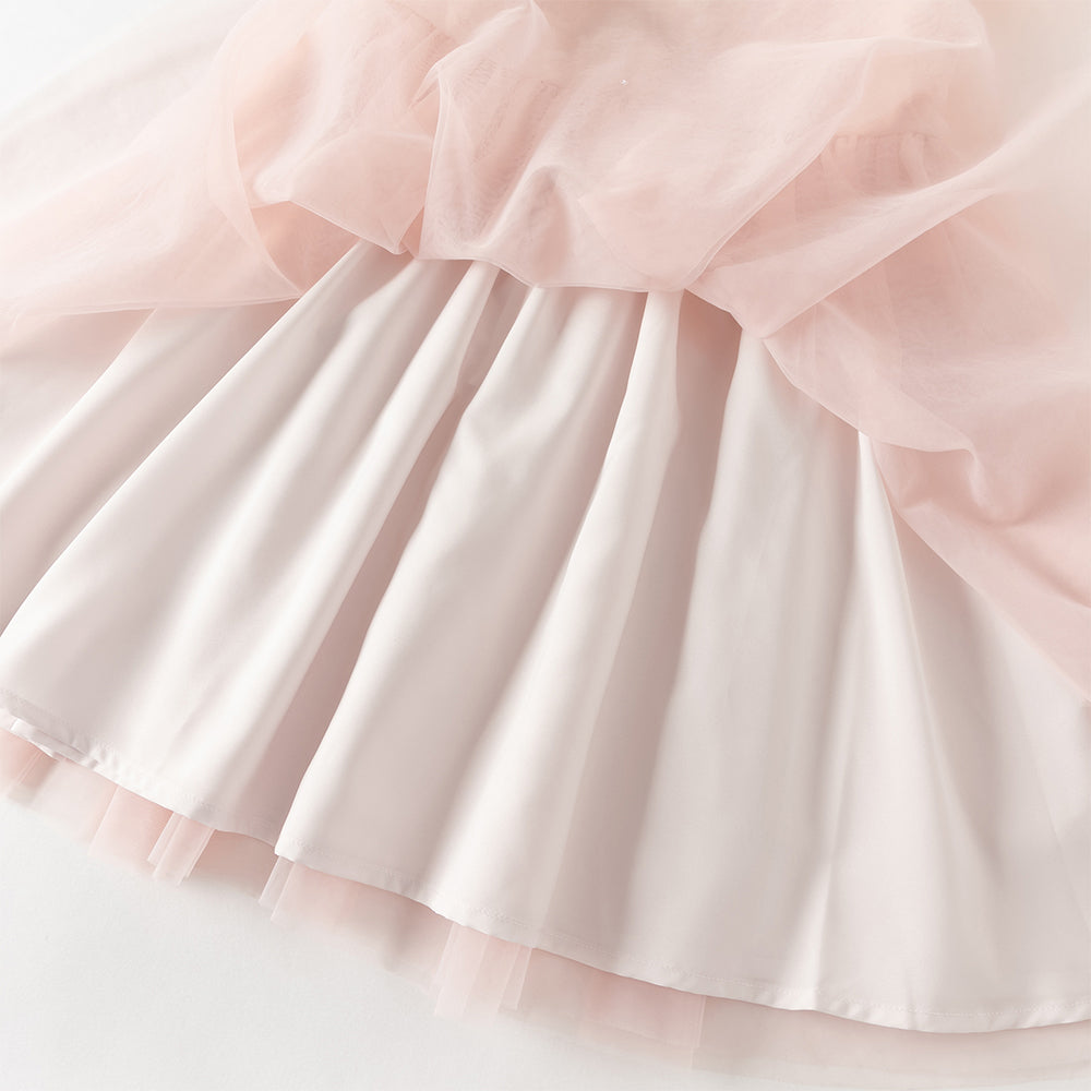 فستان بنات صيفي وردي من التول بياقة دائرية وأكمام كاب مع كاب خلفي من الشبك وتطريز ترتر بأسلوب أميرة